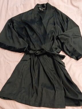 Victoria's Secret Black Satin-Trim Kimono Robe
